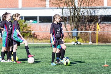 Bild 80 - B-Juniorinnen SV Henstedt-Ulzburg - MTSV Olympia Neum�nster : Ergebnis: 0:4